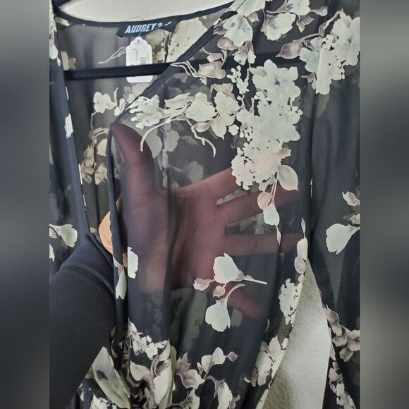 NWT Audrey 3+1 Sheer Floral Romper - Picture 5 of 10